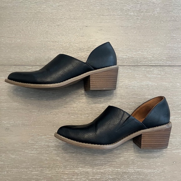 Black Faux Leather Heeled Shoes - Picture 3 of 9